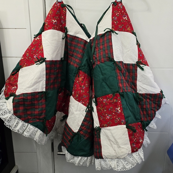 Other - Vtg Handmade Christmas Tree Skirt 42” Dia. Hand Tied Green Red White Lace Trim